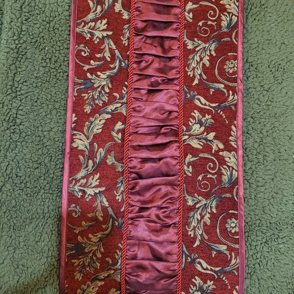 Table Runner - Picture 2 of 2